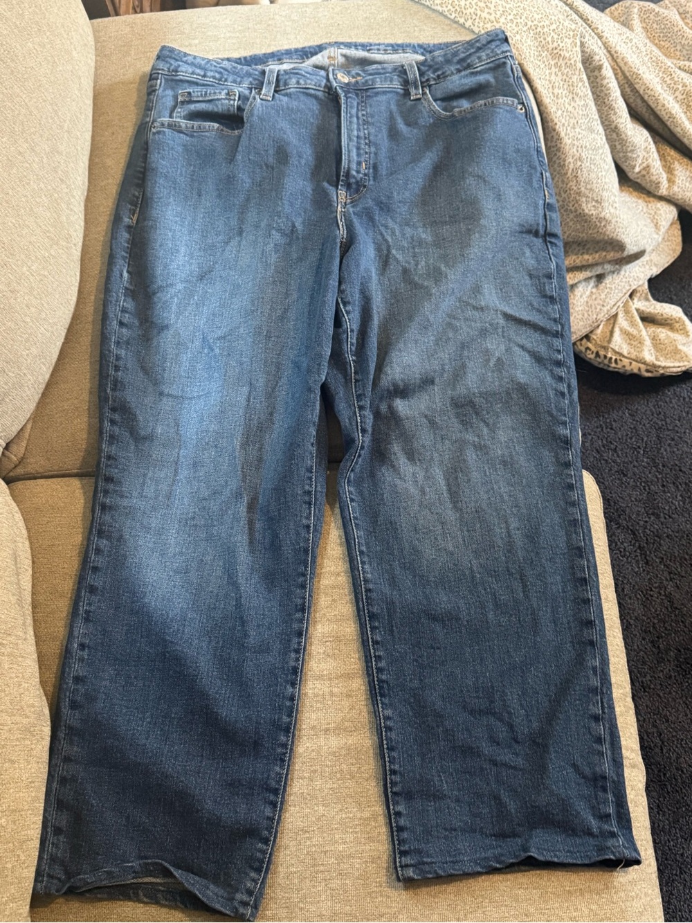 Old Navy Women’s Straight Jeans in Medium Blue Denim